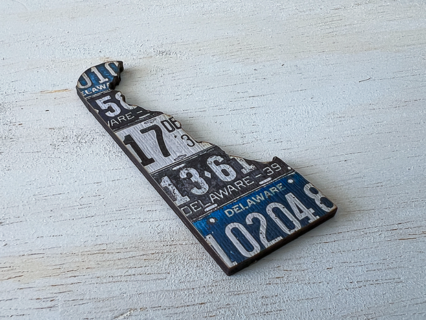 Delaware Vintage License Plate Ornament Magnet