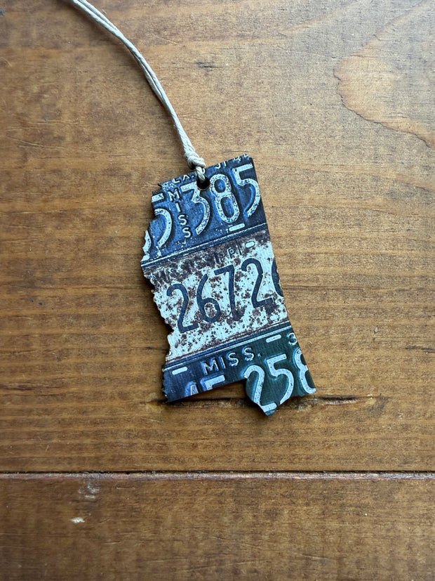 Mississippi Vintage License Plate Ornament Magnet