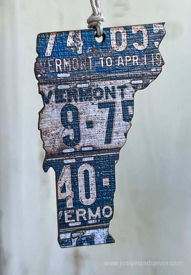Vermont Vintage License Plate Ornament Magnet