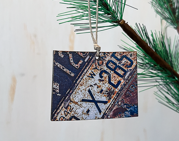 Wyoming Vintage License Plate Ornament Magnet